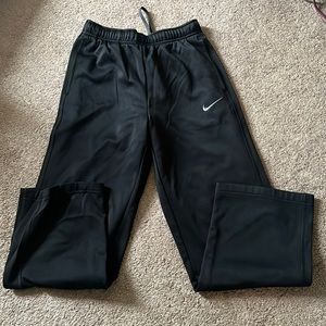 Boys athletic Nike set.